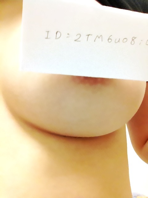 20歳Dカップの素人娘の巨乳おっぱい自画撮りエロ画像 210