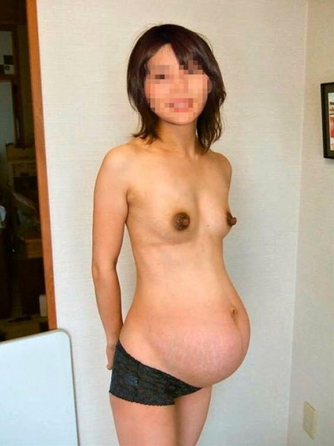 妊娠してお腹ぷっくりした妊婦妻のエロ画像 1398