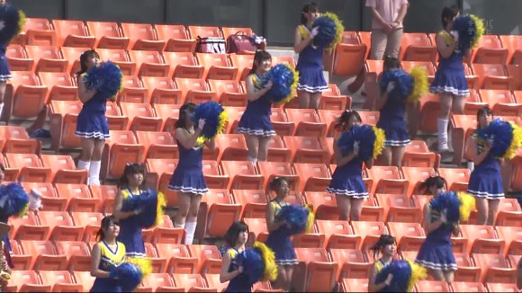 高校野球の応援席ではしゃぐ女子校生チアリーダーのエロ画像 14100