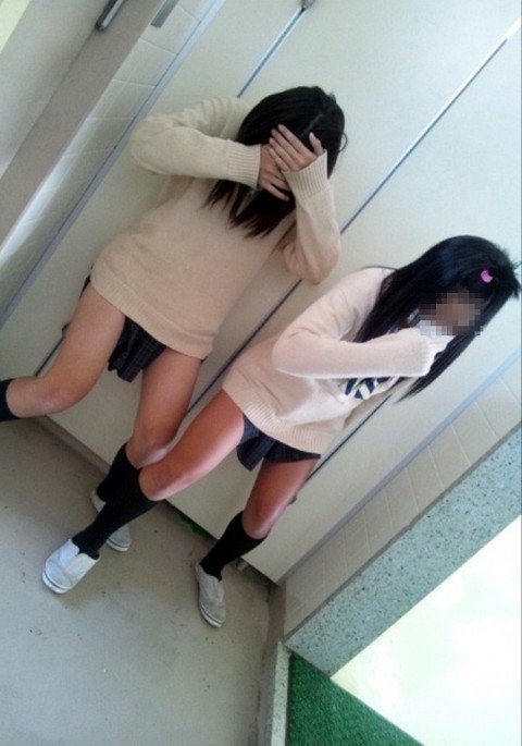 学校内でおふざけしてる女子校生が微笑ましいエロ画像 1575