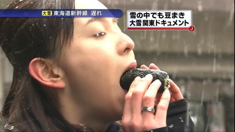 食べ物と女性のコラボはフェラを連想させると思う芸能人のキャプエロ画像 2391