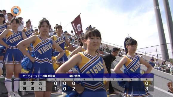 高校野球の応援席ではしゃぐ女子校生チアリーダーのエロ画像 2394