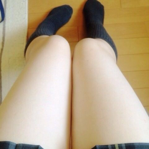 おっぱいに匹敵する魅力がある女子校生達の太ももエロ画像 3282