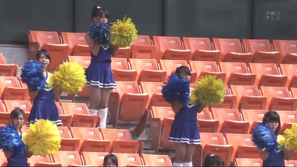 高校野球の応援席ではしゃぐ女子校生チアリーダーのエロ画像 7101