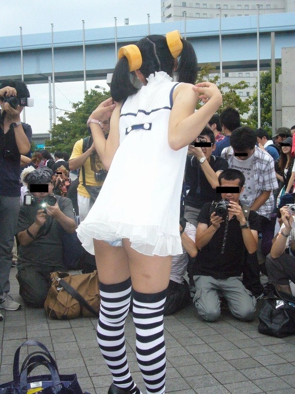 コスプレに便乗して露出度アップさせてる変態素人娘のエロ画像 2527