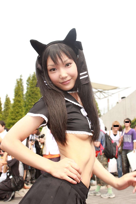 コスプレに便乗して露出度アップさせてる変態素人娘のエロ画像 3227