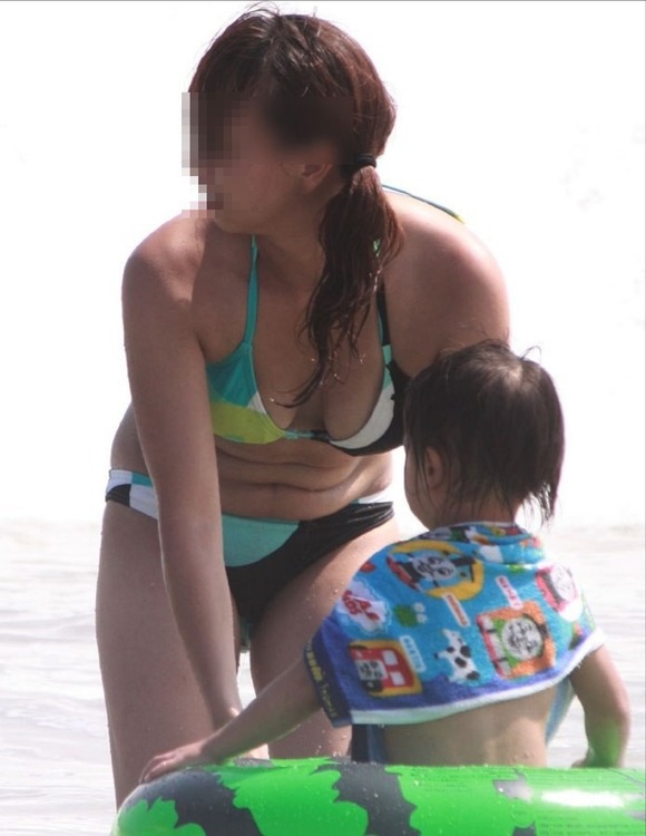 今年の夏こそビキニギャルとエッチしたいと妄想広がる素人エロ画像 351