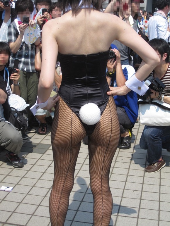 コスプレに便乗して露出度アップさせてる変態素人娘のエロ画像 452