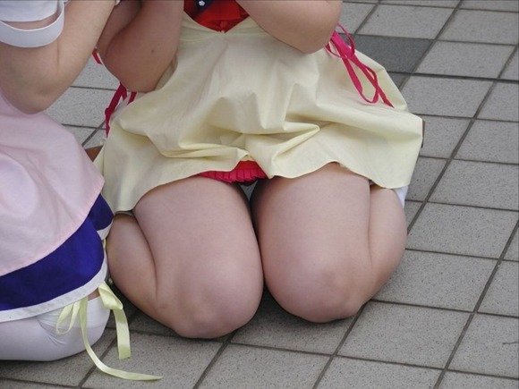 コスプレに便乗して露出度アップさせてる変態素人娘のエロ画像 733