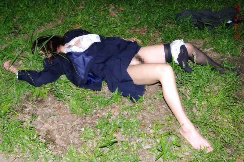 レイプされて乱れた姿になってる女体のエロ画像 2011