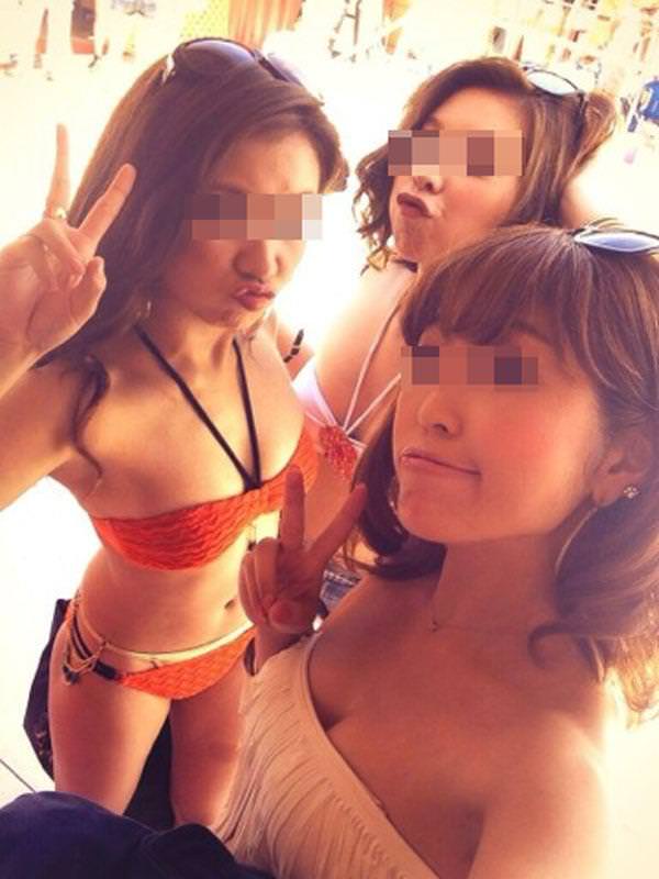 夏のビーチで輝くビキニギャルがツイッターやフェイスブックにうｐされてたエロ画像 1339