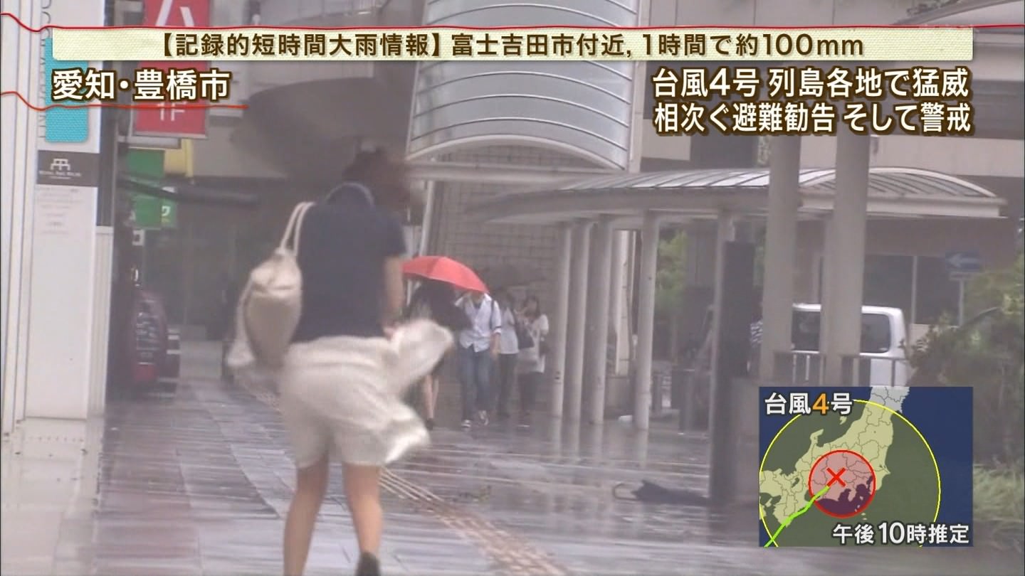 TVニュースの台風中継で映ったガチ素人のパンチラや透けブラエロ画像 1250