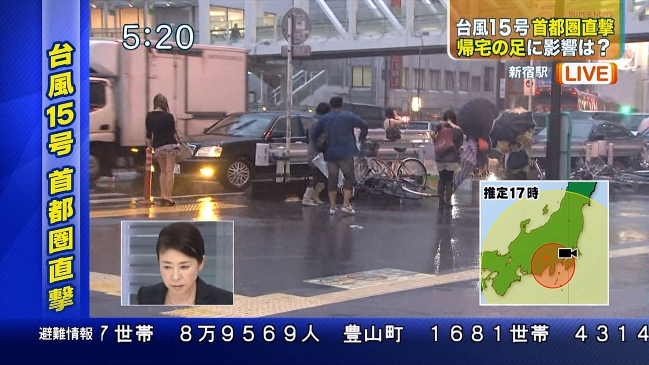 TVニュースの台風中継で映ったガチ素人のパンチラや透けブラエロ画像 1841