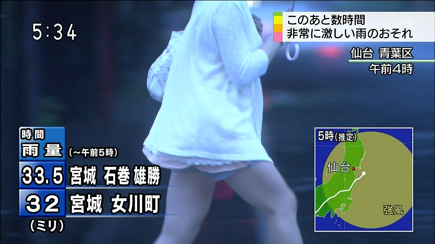 TVニュースの台風中継で映ったガチ素人のパンチラや透けブラエロ画像 348