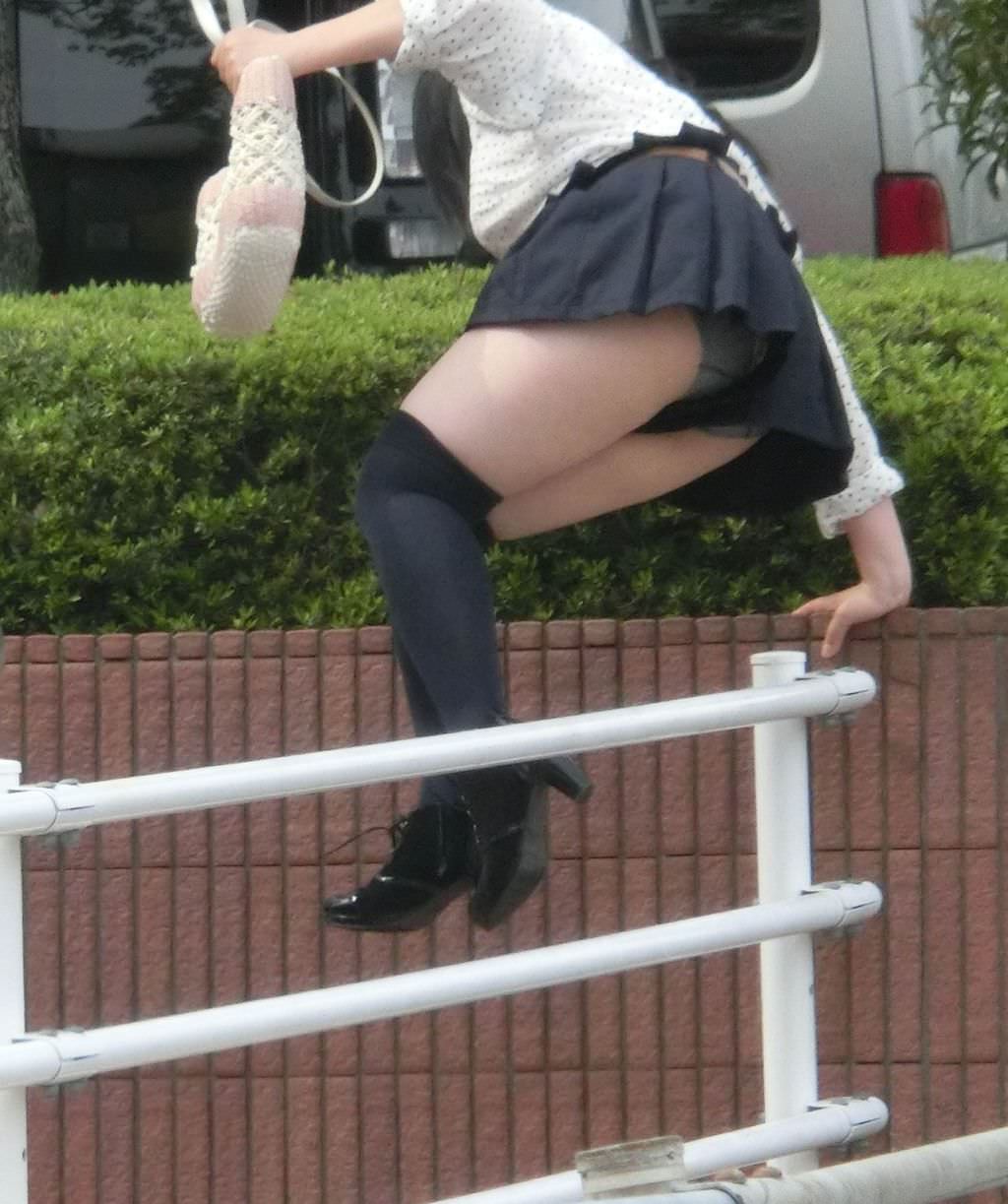 汗とまんこの匂いが染み込んだ素人のパンチラエロ画像 2354