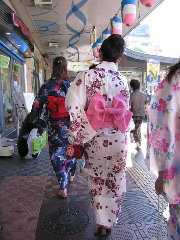 夏祭りに浴衣で来てる素人女子のお尻が清楚で可愛い過ぎるｗｗｗｗｗ街撮りエロ画像 1862