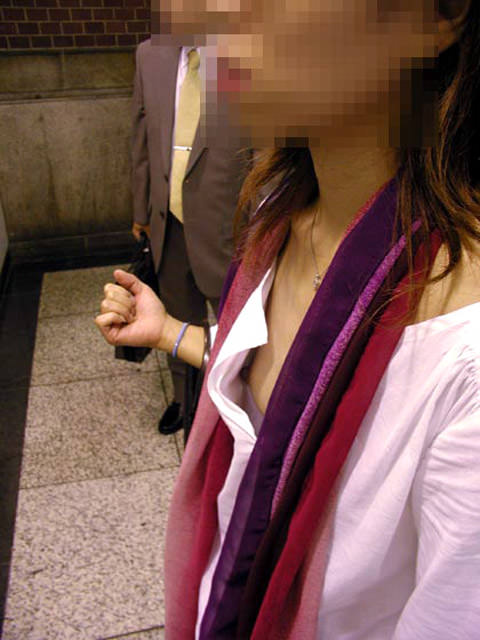 大学の素人の女友達の乳首がポロリしてた時の胸チラの興奮はヤバすぎｗｗｗｗｗｗエロ画像 2530