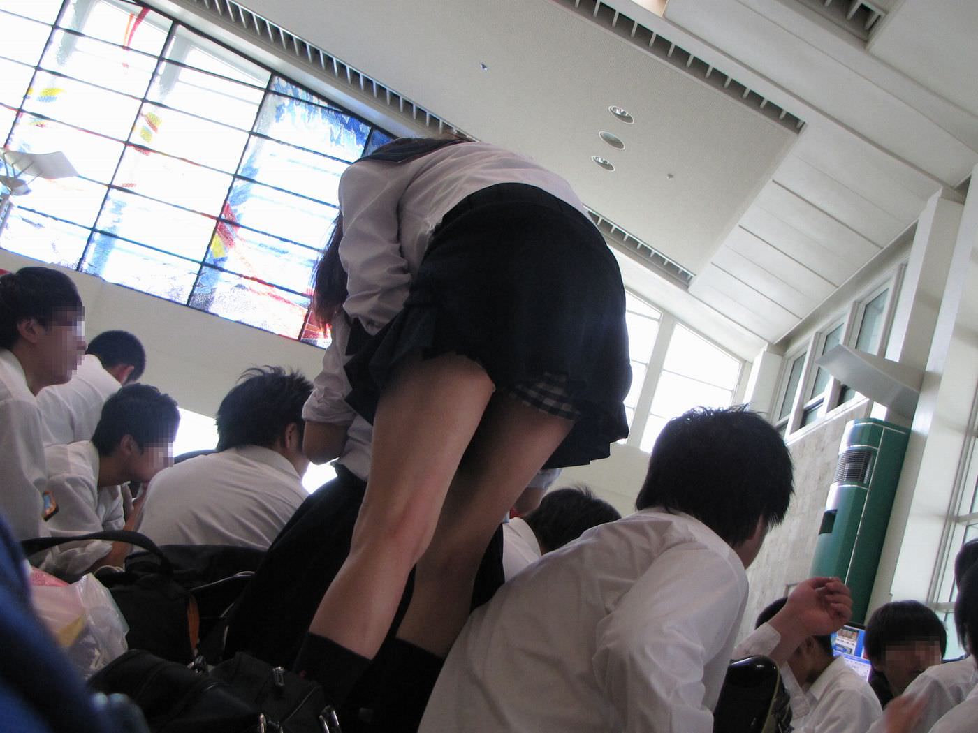 女子校生がパンチラでハーパン履いてたエロ画像 946