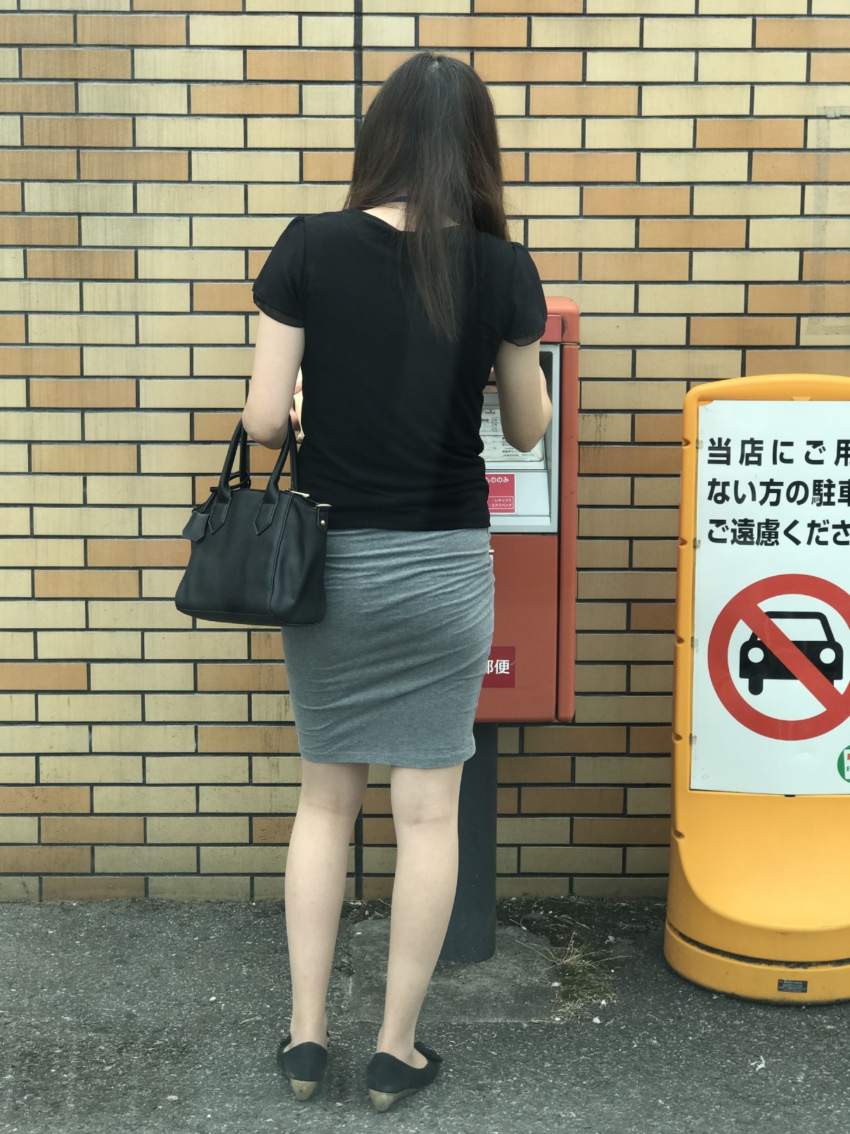 タイトスカートでお尻を強調するOLさんの街撮りがめっちゃエロいｗｗｗｗｗｗｗｗｗｗｗｗｗｗｗ | 素人エロ画像やったる夫