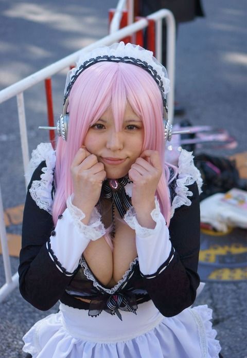 胸チラとかパンチラしてる激エロ可愛いコスプレイヤーのエロ画像 11330519