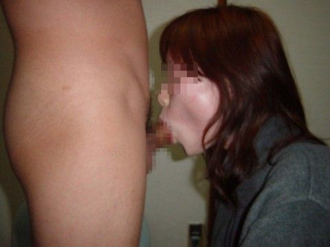 彼女がフェラチオしてる姿を激写した素人エロ画像 18e97ccb