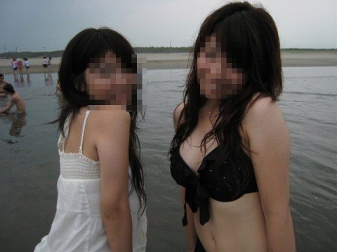 夏の陽気に開放的になった素人娘のビキニおっぱいエロ画像 4be4a37e