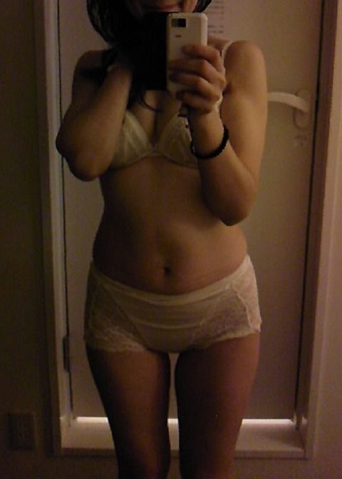 デカパンツがセクシーな素人妻のエロ画像 55c57897