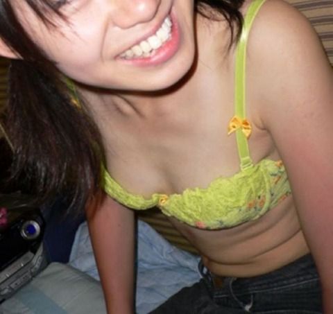 これからsexする素人娘の下着姿のエロ画像 8865b109