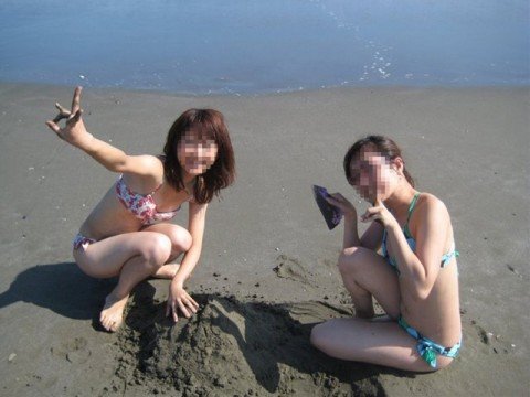 夏の陽気に開放的になった素人娘のビキニおっぱいエロ画像 90635965