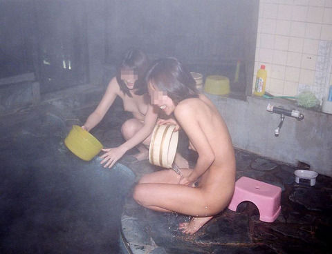 露天風呂で撮影された素人娘の野外露出エロ画像 eec74f7b